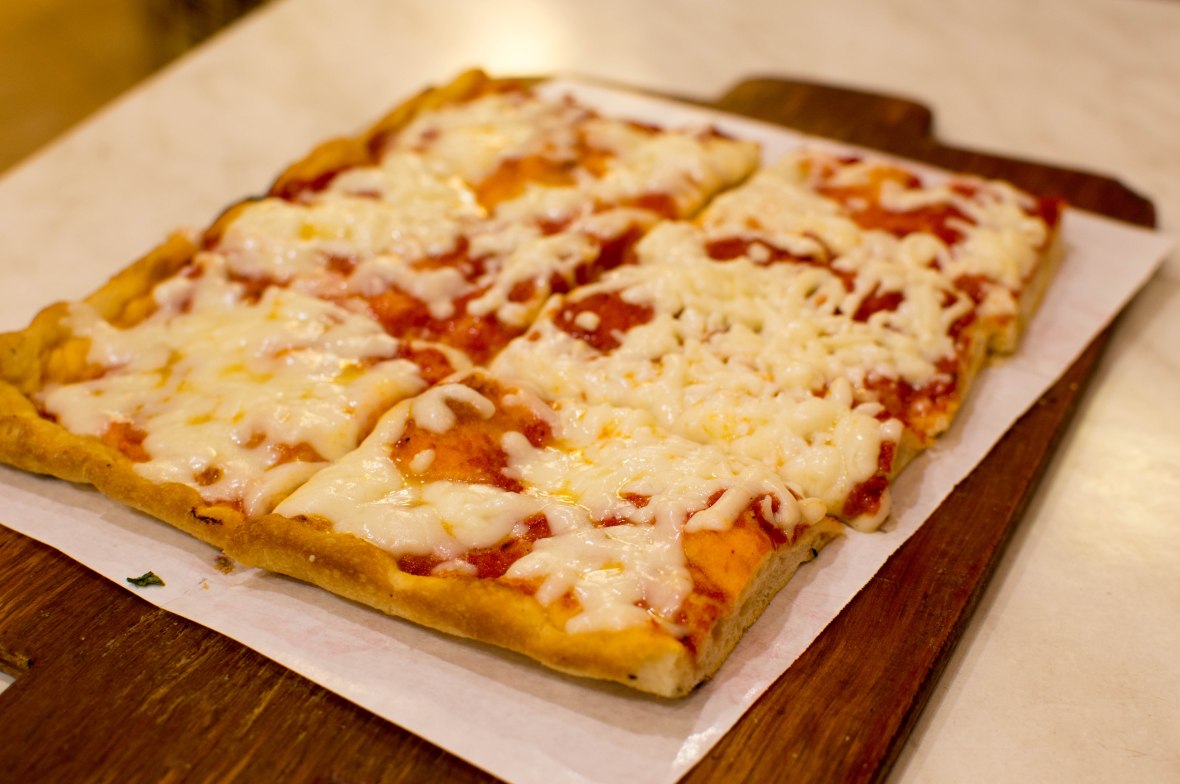 Cheese and Tomato Pizza, Pizzeria Leonina, Rome, Italy